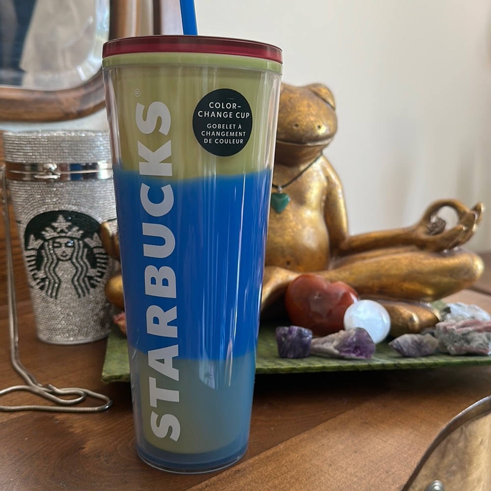 - Starbucks cup 24 oz.  Color changing cup. NWT